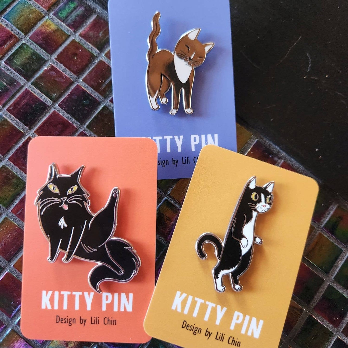 "Friendly Tail" KITTY PIN