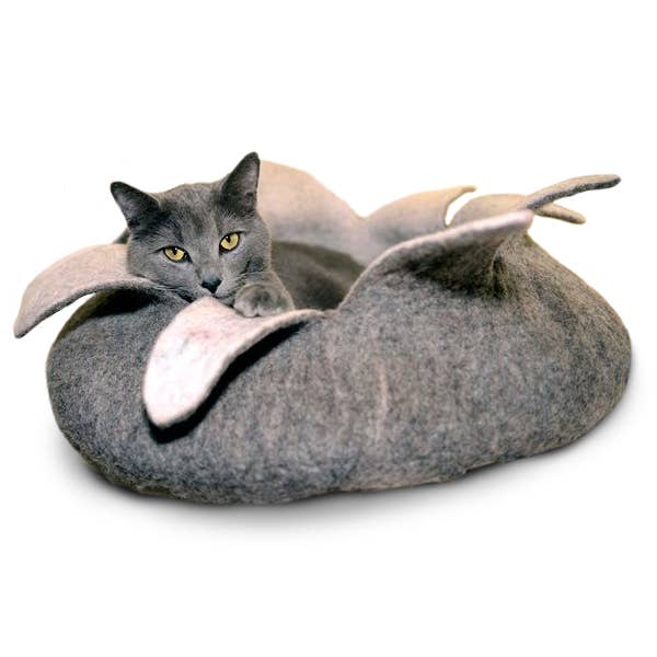 Natural Petal Wool Pet Basket: 14"