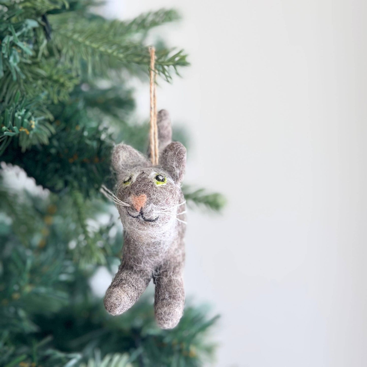 Felt Cat Ornament: Gray