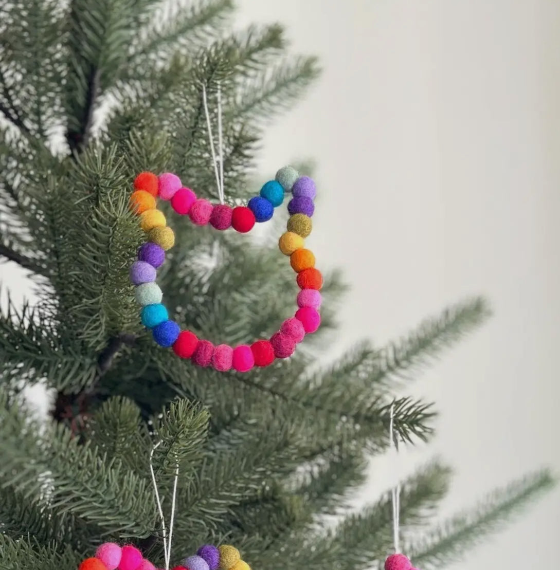 Felt Mini Pompom Love Wreath Ornament: Cat