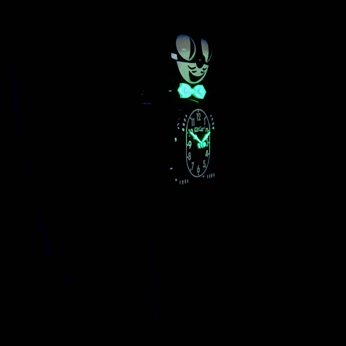 Classic Black Glow Kit-Cat Klock