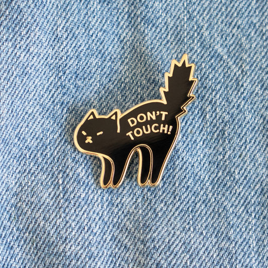 Don't Touch Pin: Gold/black