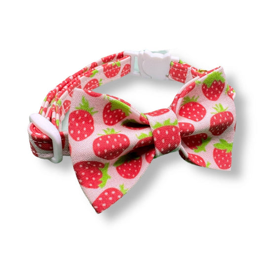 Strawberries Adjustable Breakaway Cat Collar & Bow Tie